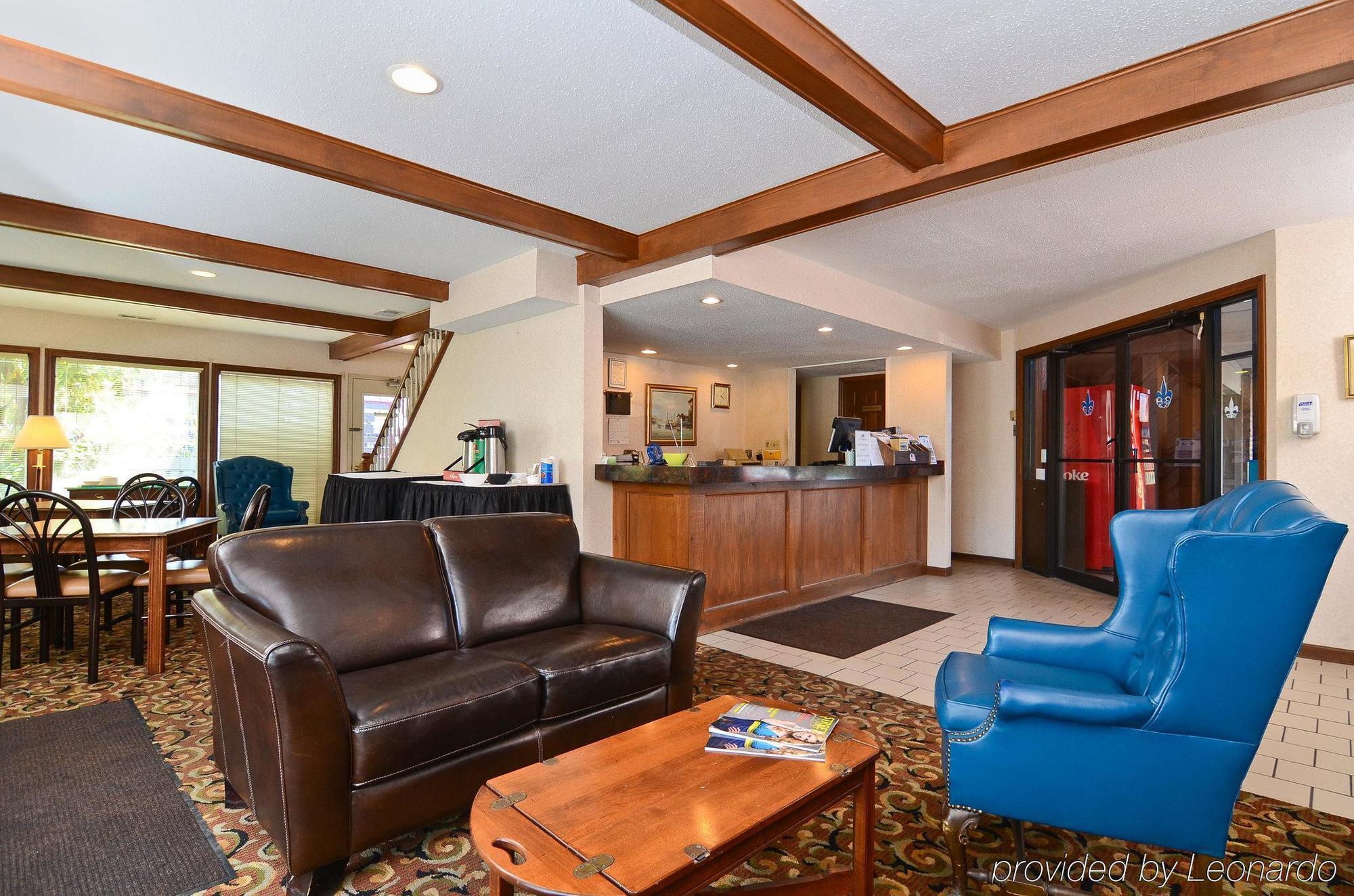 Lakeview Inn Lake St. Louis Interior photo
