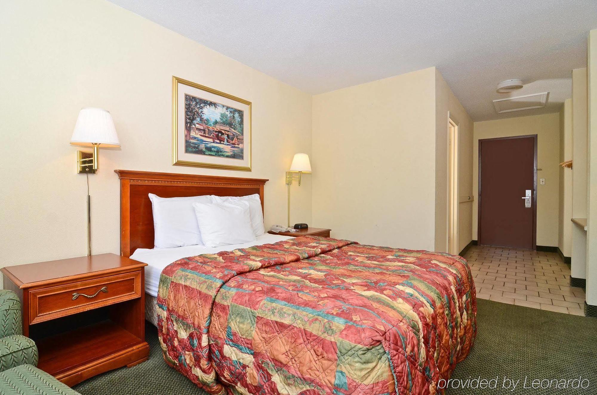 Lakeview Inn Lake St. Louis Room photo